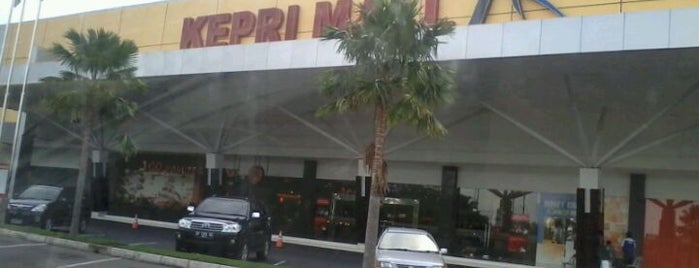 Kepri Mall is one of Lugares favoritos de Dave.