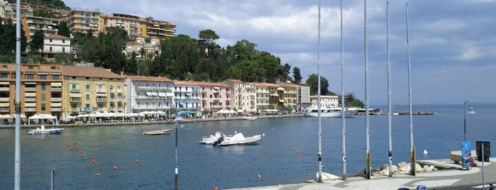 Piazzale Dei Rioni is one of Seaside wi-fi in Tuscany.