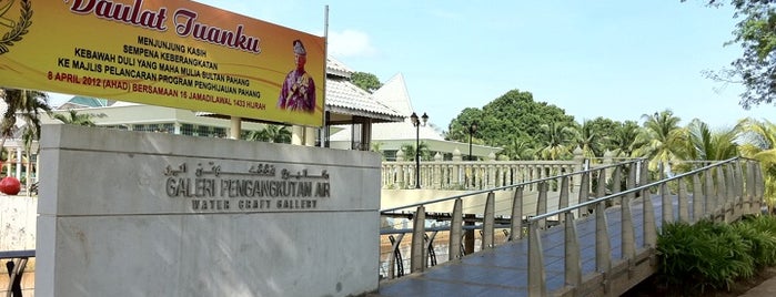 Galeri Pengangkutan Air Pekan (Pekan Water Craft Gallery) is one of Attraction Places to Visit.