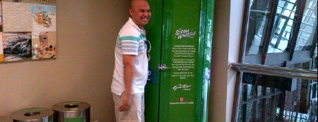 Steam Whistle Brewing is one of Locais curtidos por Mitch.