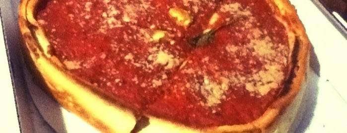 Giordano's Pizza is one of Lieux qui ont plu à Kami.