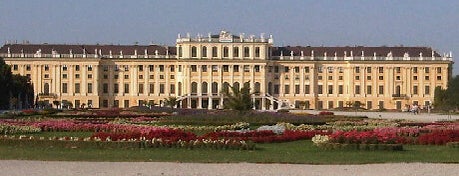 Schloss Schönbrunn is one of Vienna Essentials.