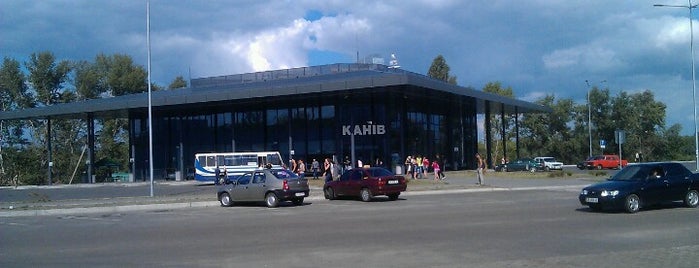Автостанція "Канів" is one of Автовокзали України.