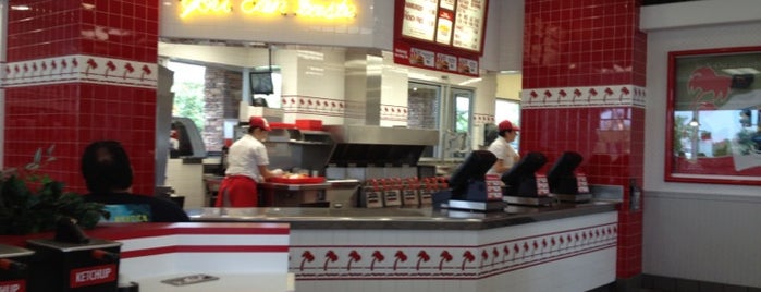 In-N-Out Burger is one of Lugares favoritos de Ben.