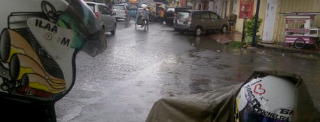 Jalan Wahidin Sudirohusodo is one of Makassar Main Roads.