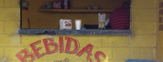 Bebidas El Aguaje is one of สถานที่ที่ Mario ถูกใจ.