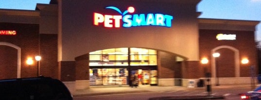 PetSmart is one of Lieux qui ont plu à Jackie.