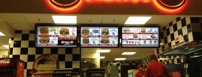 Sixties Burger is one of สถานที่ที่ MissRed ถูกใจ.