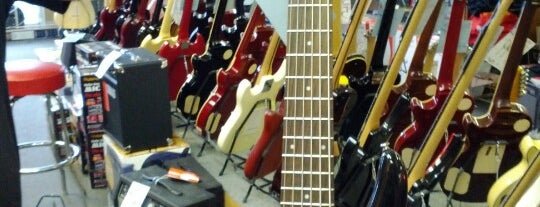 Southpaw Guitars is one of Locais curtidos por Trevor.