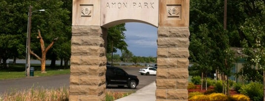 Howard Amon Park is one of Locais curtidos por Jenn.