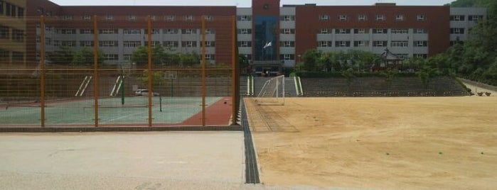 인천외국어고등학교 is one of 하나윈건축사사무소.