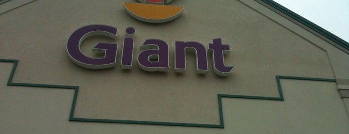 Giant Food is one of Nicoleさんのお気に入りスポット.