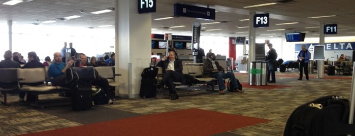 Gate F13 is one of Posti che sono piaciuti a Ray.