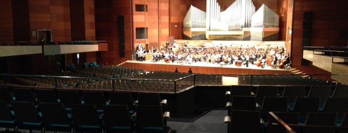 Meistersingerhalle is one of Antonínさんのお気に入りスポット.