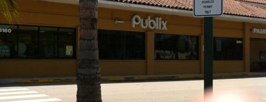 Publix is one of Rogerさんのお気に入りスポット.