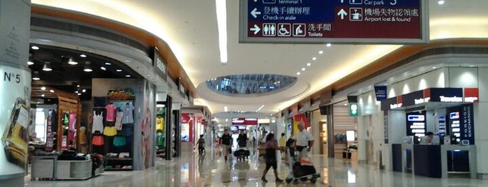 Terminal 2 is one of Lugares favoritos de Shank.