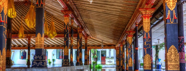 Kraton Ngayogyakarta Hadiningrat is one of Guide To Yogyakarta Best Spots.