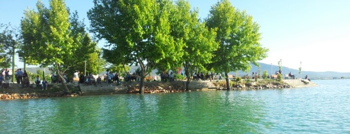 Göl Kenarı is one of Fatih'in Beğendiği Mekanlar.