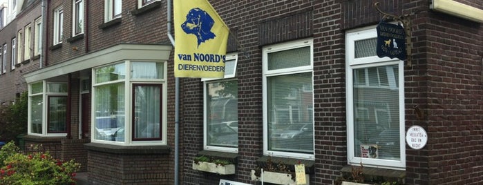 Van Noord's Dierenvoeders is one of Lieux qui ont plu à Birgit Sung Shim.