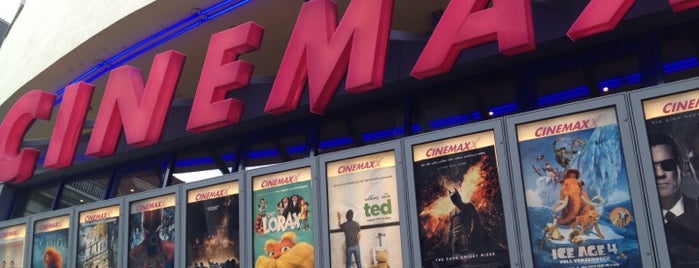 Cineplex is one of Lugares favoritos de Stefan.