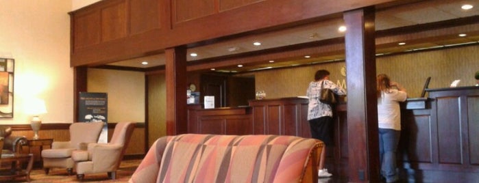 Ramada Plaza Louisville Hotel and Conference Center is one of Courtney 님이 좋아한 장소.