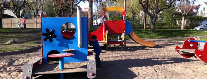 Pershing Park is one of Fun with Kids Near Kingsfield.