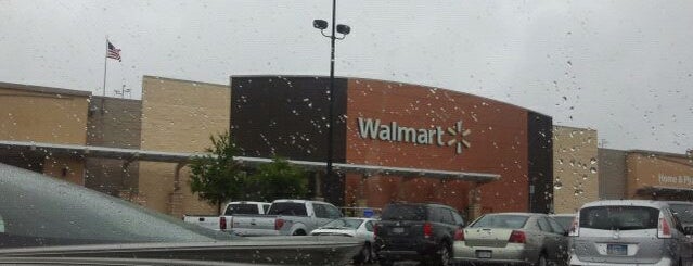 Walmart Supercenter is one of Posti che sono piaciuti a katy.