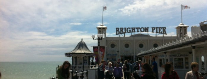Brighton Palace Pier is one of Praias e Rios!!.