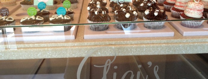 Gigi's Cupcakes is one of Tempat yang Disukai Chester.