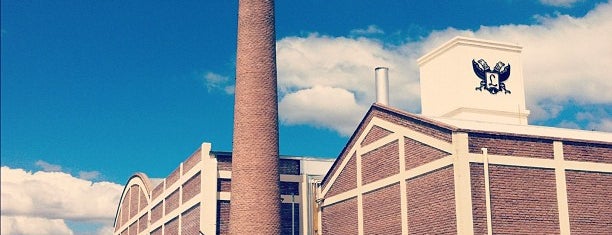 Bodegas López is one of Mendoza: Bodegas y Viñedos.