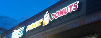 Dunkin' is one of Lizzieさんのお気に入りスポット.