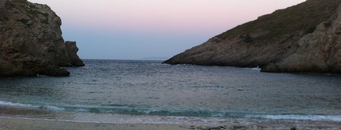 Armyrichi Beach is one of Παραλίες κεντρικής Εύβοιας.