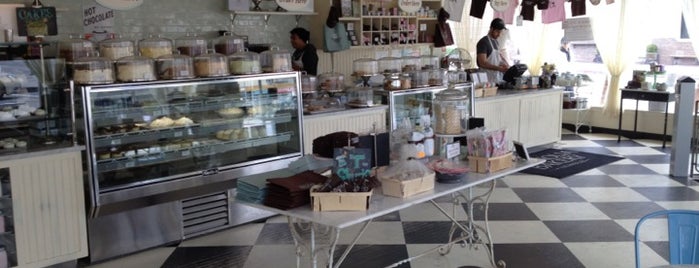 Magnolia Bakery is one of The 15 Best Places for Sweet Treats in Mid-City West, Los Angeles.