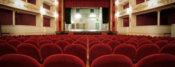 Teatro Nuovo is one of Posti che sono piaciuti a Enrico.