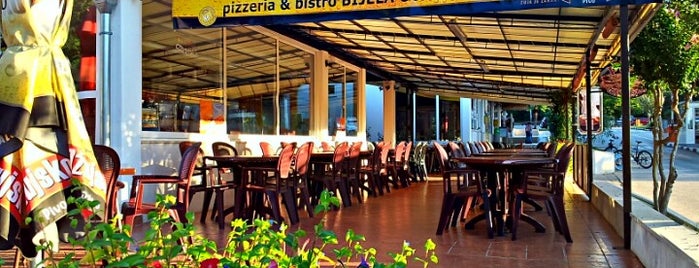 pizzeria & bistro Bijela Uvala is one of Camping Bijela Uvala.