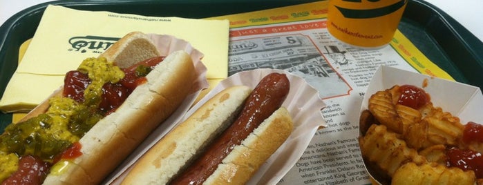 Nathan's Famous is one of NYC  recomendados.