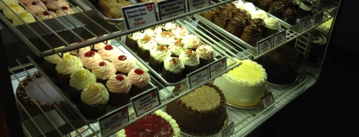 Dessert Gallery is one of Byron's Saved Places.