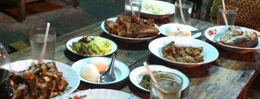 Midnight Fried Chicken is one of Guide to the best spots Chiang Mai|เที่ยวเชียงใหม่.
