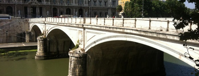 Ponte Umberto I is one of Attraversando il Tevere.