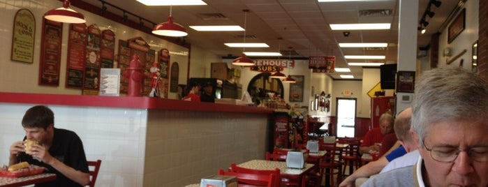 Firehouse Subs is one of Lugares favoritos de Payal.
