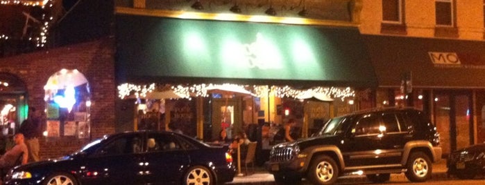 Nyack Pourhouse Restaurant & Bar is one of สถานที่ที่บันทึกไว้ของ Glenda.