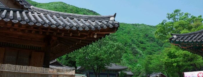 Sanasa is one of Buddhist temples in Gyeonggi.