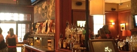 Bar Louie is one of Gespeicherte Orte von Eric.