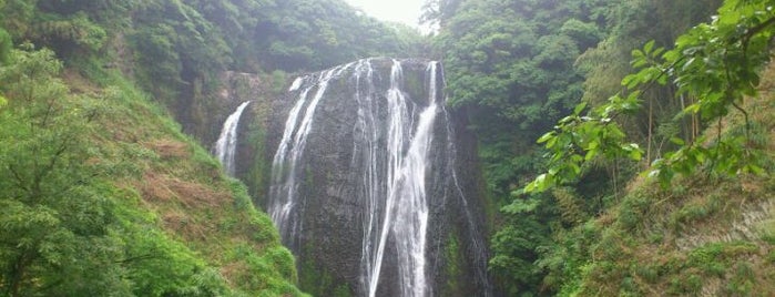 龍門滝 is one of 日本の滝百選.