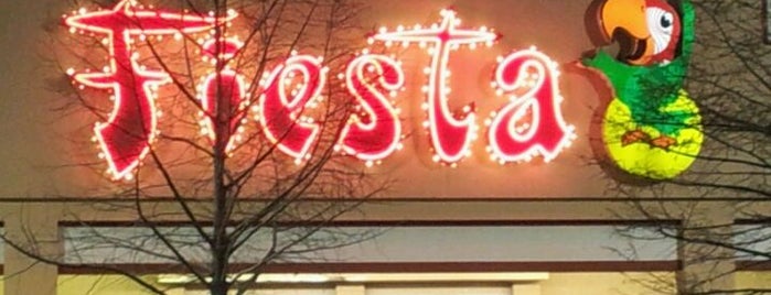 Fiesta Mart is one of Oscarさんのお気に入りスポット.