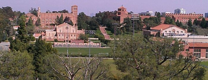 UCLA Covel Commons (Sunset Village) is one of สถานที่ที่ Juan Carlos ถูกใจ.