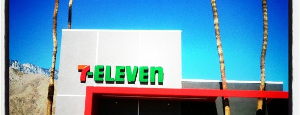 7-Eleven is one of Locais curtidos por Nelly.