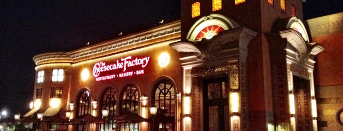 The Cheesecake Factory is one of No Signage.