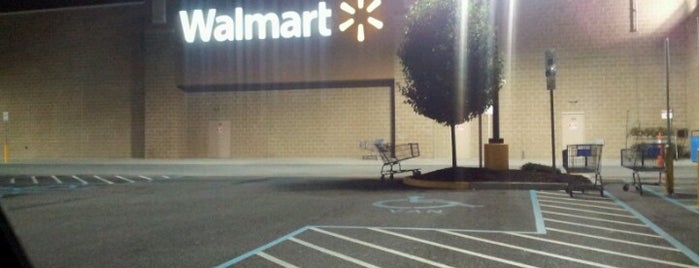 Walmart Supercenter is one of Tempat yang Disukai Stephen.