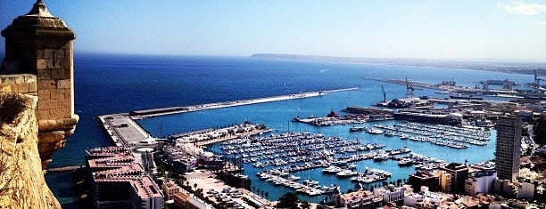 サンタ バルバラ城 is one of Tuna Derecho Alicante.